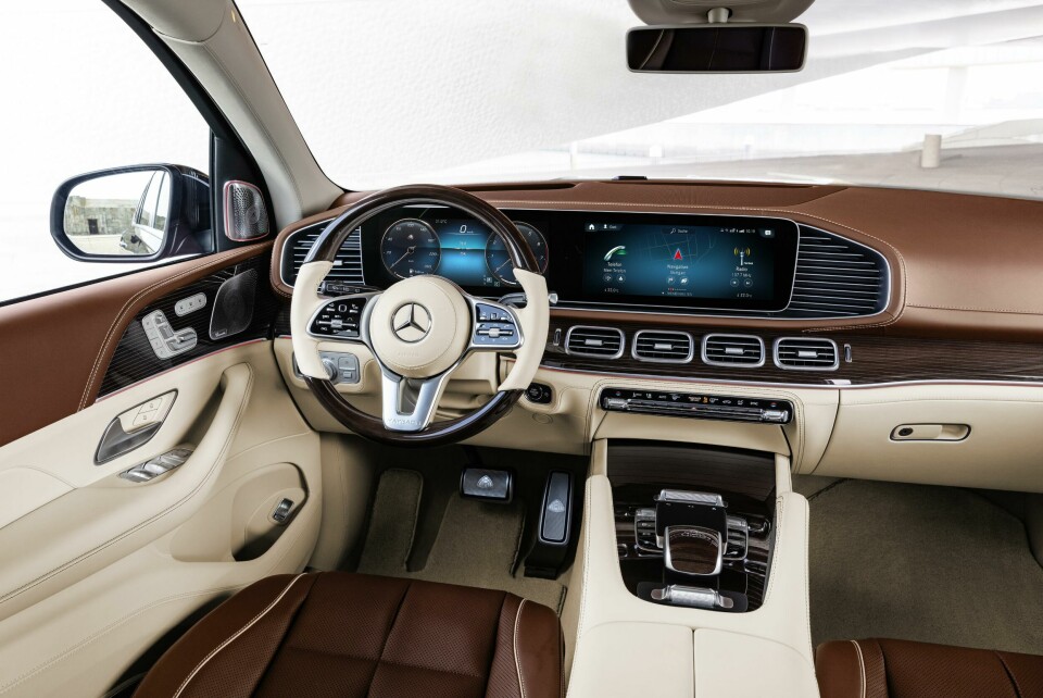 Mercedes introduces three premium SUVs on two continents 05-IP