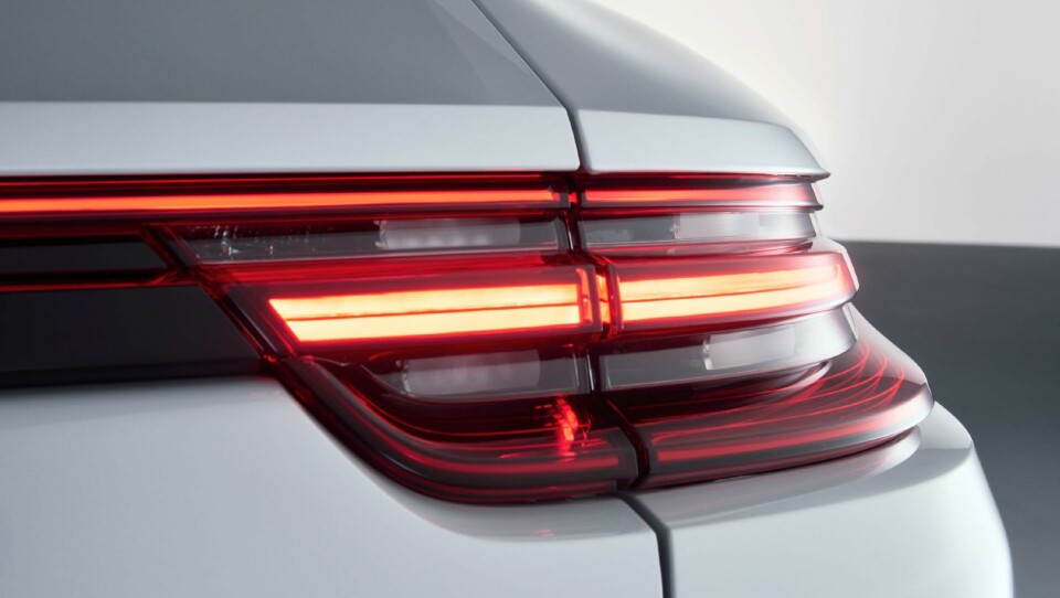 Paris 2016: Porsche Panamera rewards the decisive b_P16_0795_a4_rgb