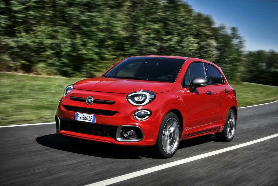 FCA is considered to be behind the curve in its electrification plans Fiat_500X-Sport_01