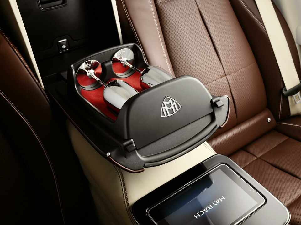 Mercedes introduces three premium SUVs on two continents 01-Flutes