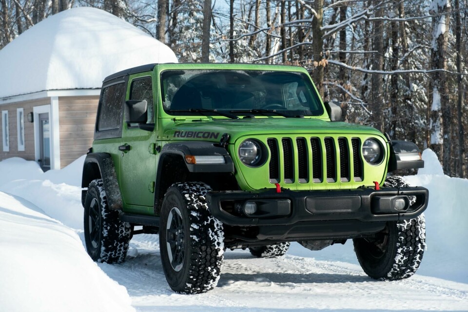 2020 Jeep Wrangler side profile 2020 Jeep Wrangler snow 3