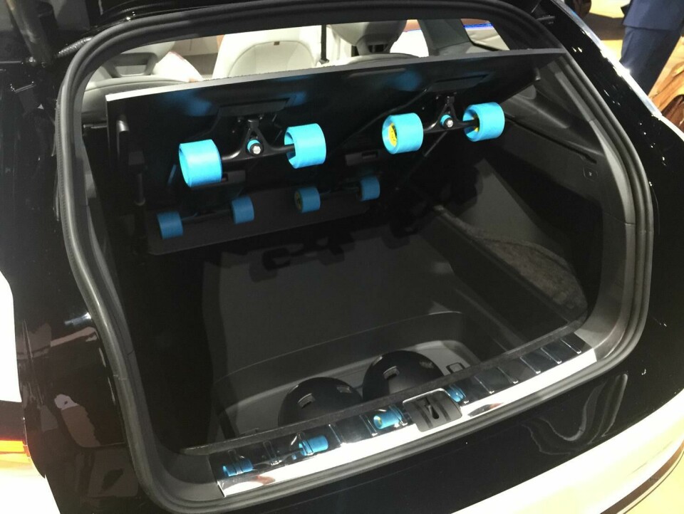 VW ID Space Vizzion complete with longboards VW Space Vizzion - int boot and skateboards LA2019_