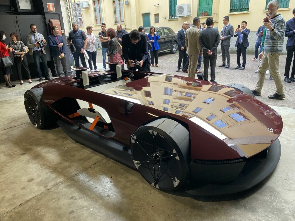 The headrests rise above the cockpit Fiat Barchetta concept iPhone 8