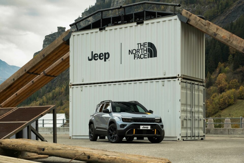 If you ever wanted to summit some shipping containers, here’s your chance JeepAvenger4xeTheNorthFaceEdition (14)
