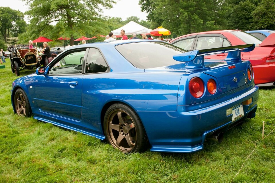 The R34 Nissan Skyline GT-R came at a time where spoilers, splitters and scowling faces meant one thing: performance nissan-skyline-gt-r-1999-01.jpg