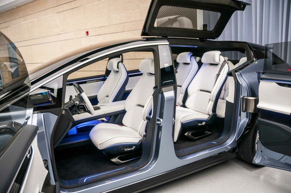 HiPhi 1’s interior seating accommodates six, with the middle row sliding laterally as well as back and forth CDN Human Horizons HiPhi launch