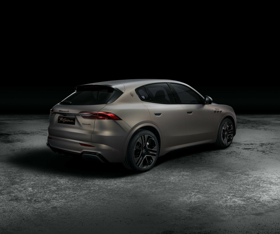 The rear shows a sculpted upper with wide haunches emanating from the C-pillar 03_Maserati Grecale Folgore