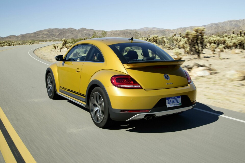 LA 2015: VW Beetle Dune joins Evoque Convertible at the new crossover soft-top party Original-12258-The new Volkswagen Beetle Dune