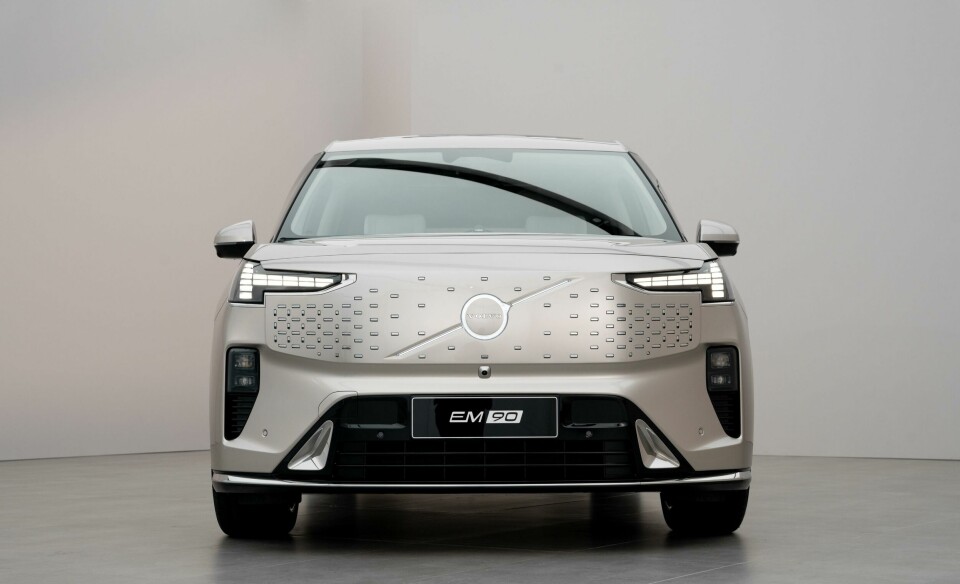 The brand’s first minivan, the EM90 320164_Volvo_EM90_Studio_Stills