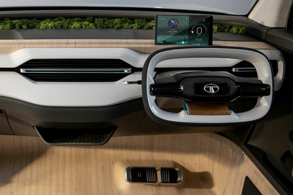 Sierra interior with the ‘tech shelf’ and mossy infiniti garden Sierra Interior 06