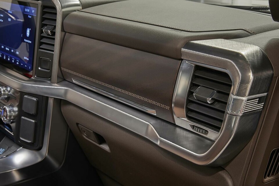 An etching of the American flag is carved on to either edge of the IP, and is the first thing you see as you enter and exit the new Ford F-150 All-new_F-150_design_007