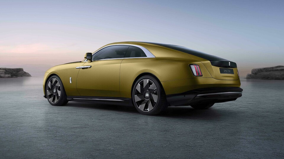 The roofline is a defining element of the car, says Warming 23_Rolls-Royce Spectre