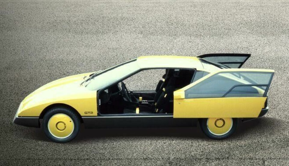 The doors of the GT2 seemed to magically slide to the side to allow entry Opel GT2-07