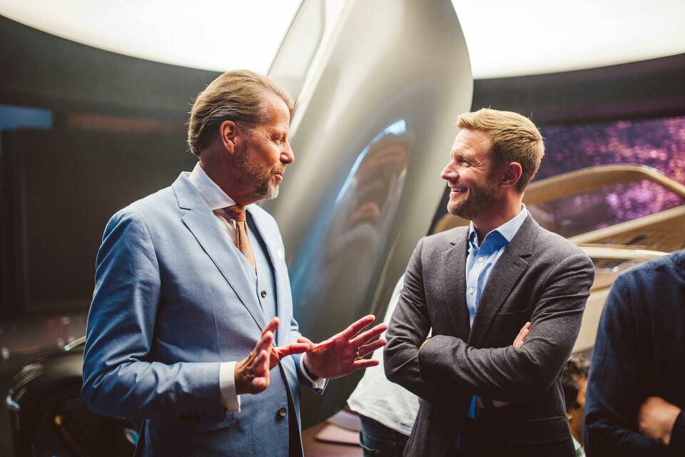 JP Gregory leaves Aston for Lotus 2019 Stefan S & John G chat @ Bentley 100 EXP unveil