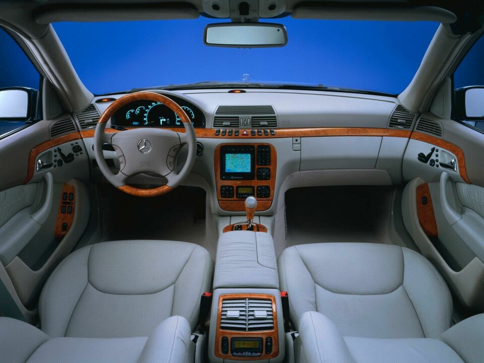 Car interior fundamentals remain largely unchanged, but emerging technology means passengers now expect an ’experience’ Mercedes S-Class W220_interior