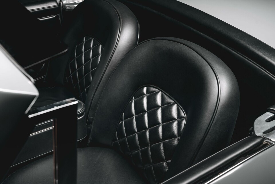 Connolly leather finish James Bond Bentley 08714 copy