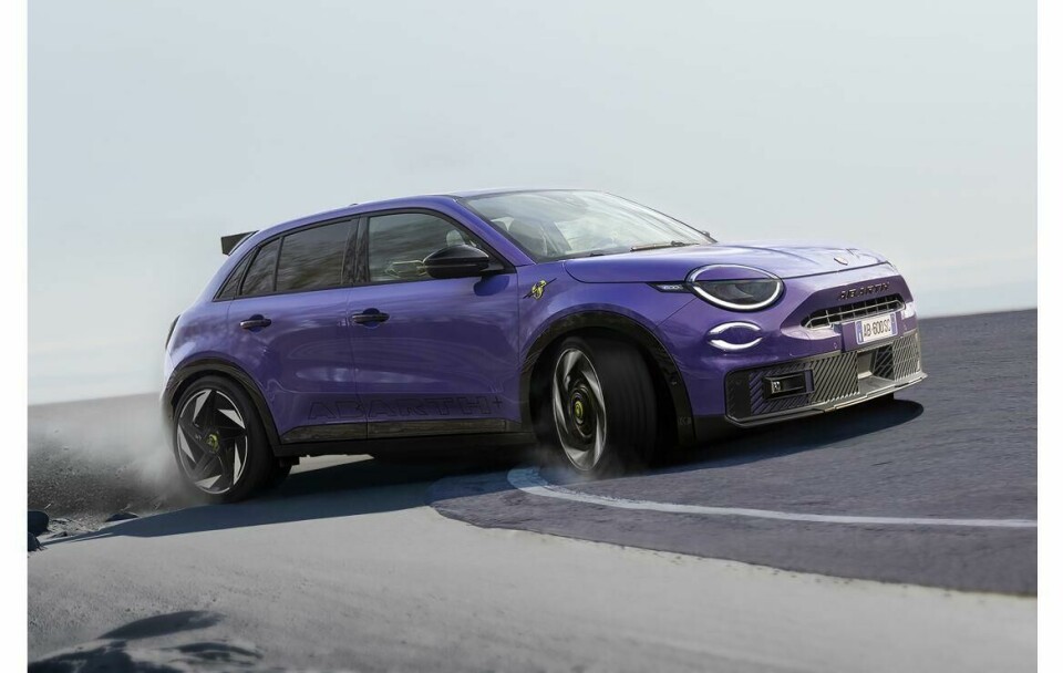 Abarth 600e in Hypnotic Purple Abarth 600e Purple render