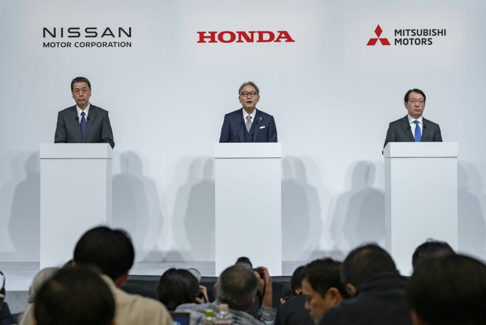 Did Renault get the memo for the press conference? Honda Nissan merger talks confirmed-01_02-source