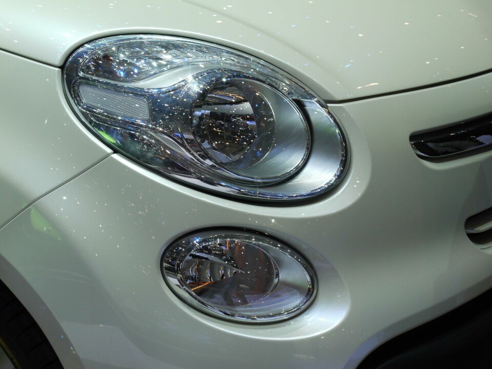 The rounded nature of front lamps immediately link the 500L to its hatchback namesake. Yet other forms are strikingly different… CDN Fiat Rounded nature of front lamps immediately link the 500L to its hatchback namesake. Yet other forms are strikingly different...