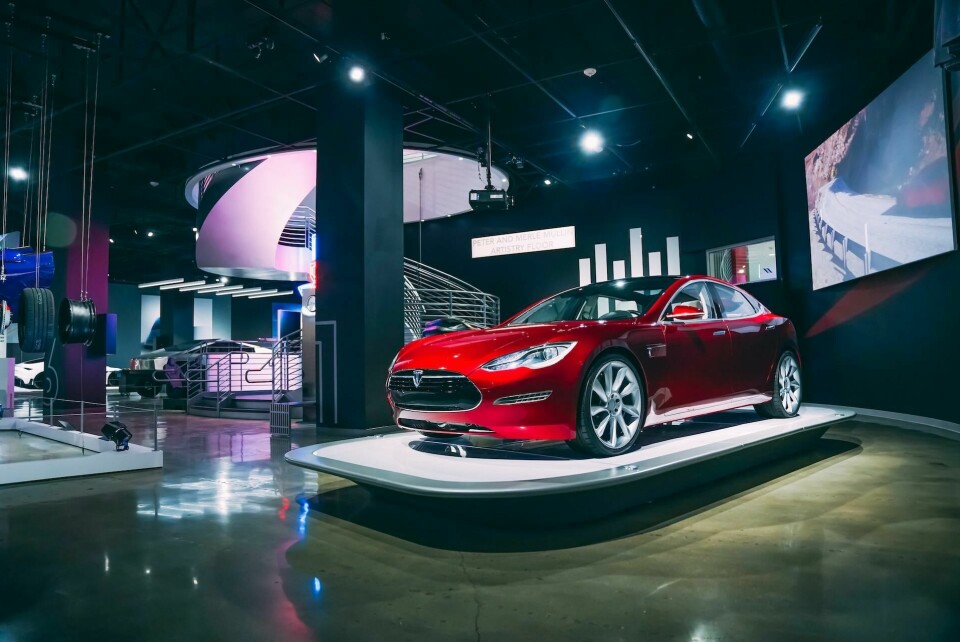 A 2009 Model S protoype 2013 Tesla Model S P85
