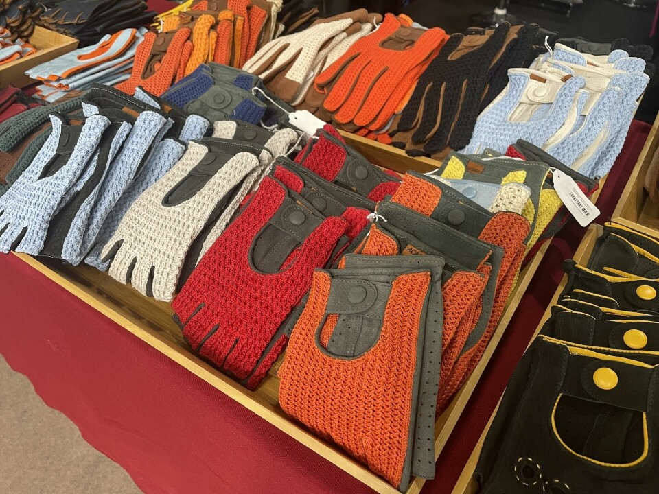 6. Acaba gloves - Retromobile 2025 6. Acaba gloves - Retromobile 2025