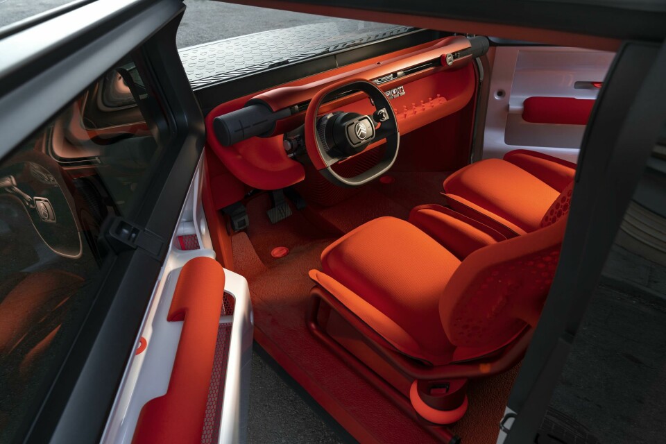 The bold colour palette of the Citroen Oli concept Citroen Oli concept interior