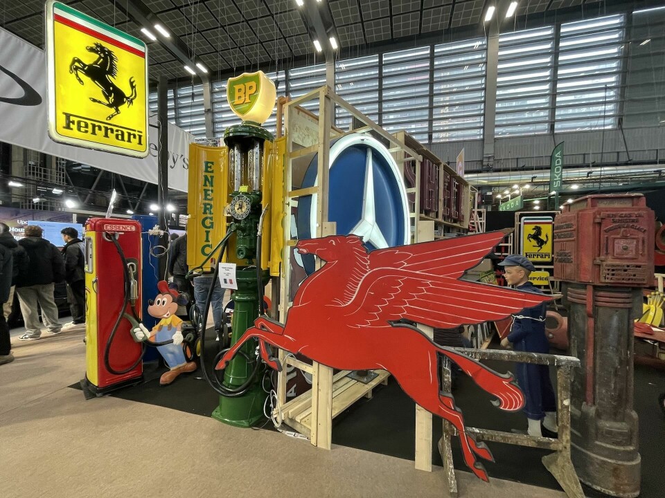 8. Auto signage seller - Retromobile 2025 8. Auto signage seller - Retromobile 2025