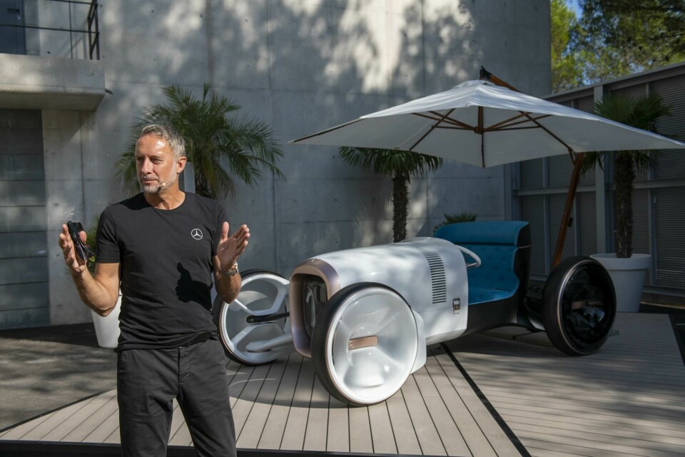 Stefan Kohl introducing the Vision Simplex in Mercedes’ Nice Studio viewing yard Vision Simplex - Stefan Kohl in Nice Studio yard