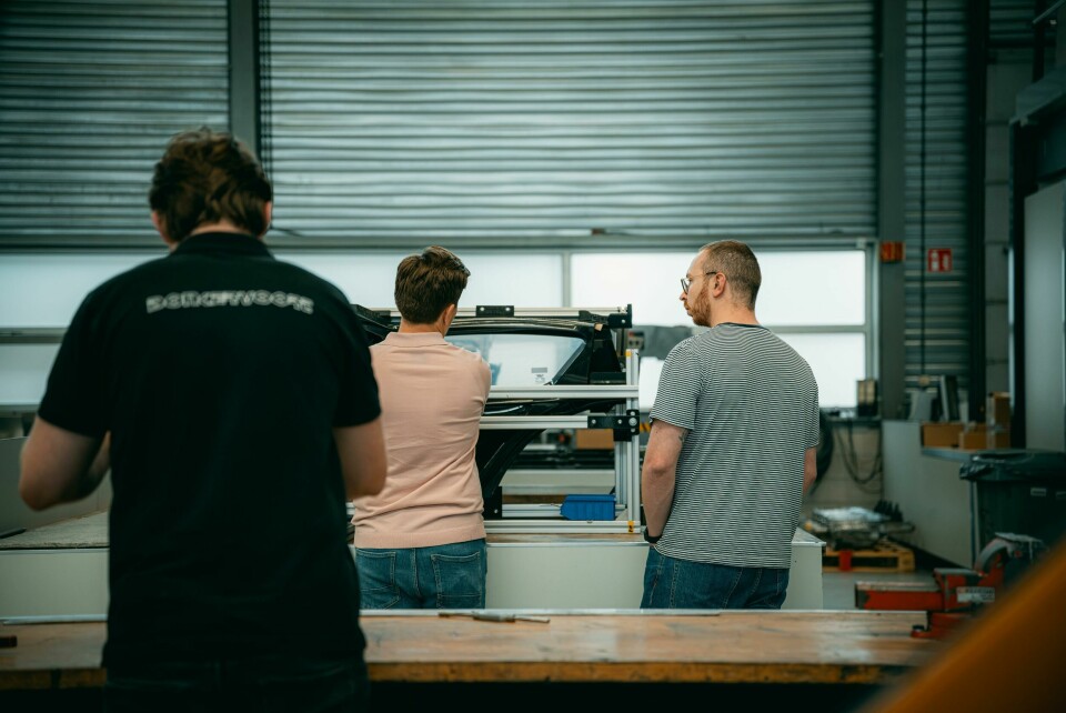 Wiersma (left) explains how the carbonfibre shells are glued together Car Design News - Donkervoort -10