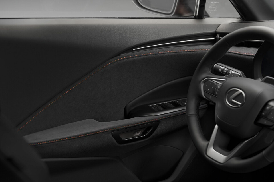Lexus LBX interior door and ‘e-latch’ LEXUS LBX - int door & e-latch 2023