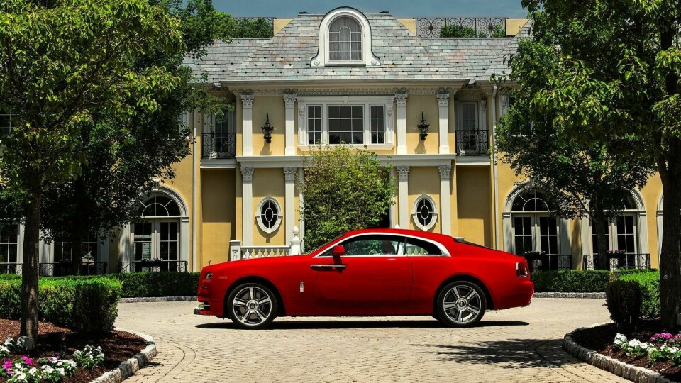 Rolls-Royce Wraith parked outside a suitably grand stately house Rolls-Royce Wraith parked outside a suitably grand stately house