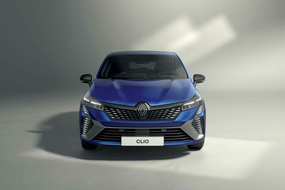The CMF team has used some clever tricks with paint finishes New_Renault_Clio bonnet