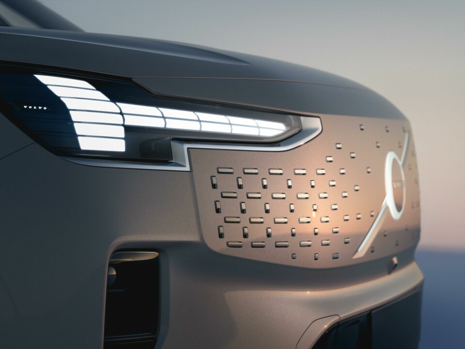 The front mask of the Volvo EM90 320113_Volvo_EM90_Concept_World_Stills
