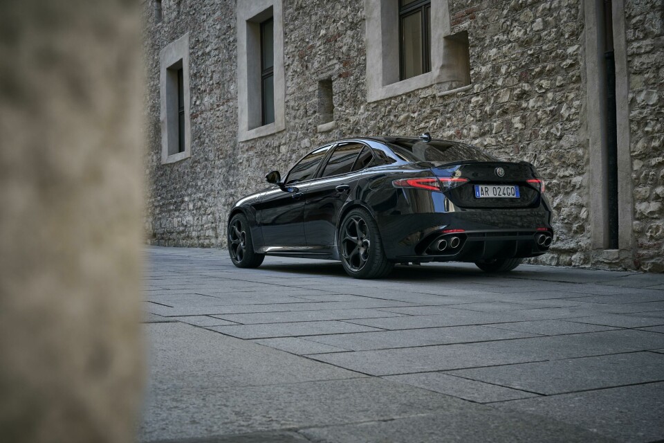 Car design round-up: purple paint, pokey powertrains and pop-up lights GiuliaSuperSport (7)