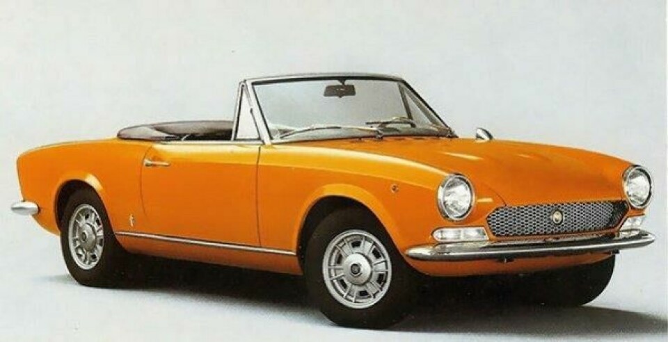 Corvette Rondine (1963) Fiat124spider