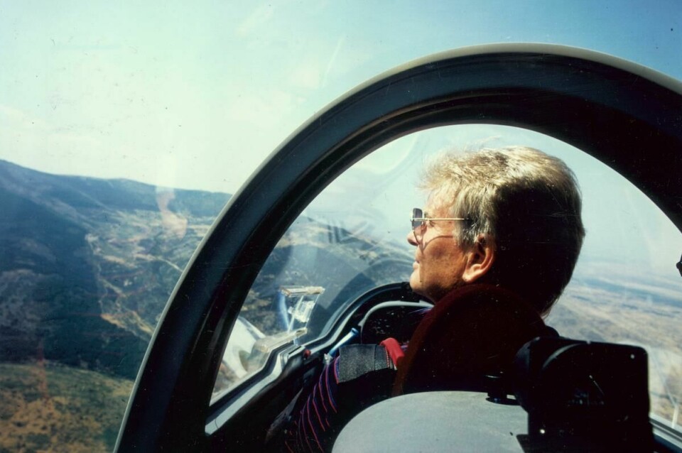 Hartmut Warkuss in a Schempp-Hirth Ventus glider Hartmut Warkuss in a Schempp-Hirth Ventus glider