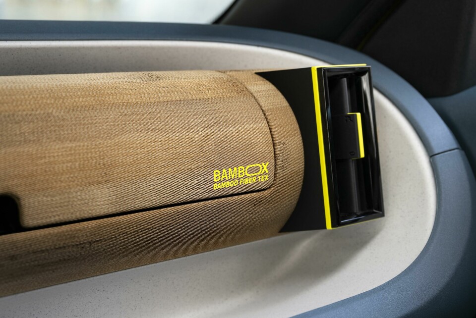Interior Motives: Fiat Grande Panda 2024 Fiat Grande Panda - int dash passenger side (bamboo)