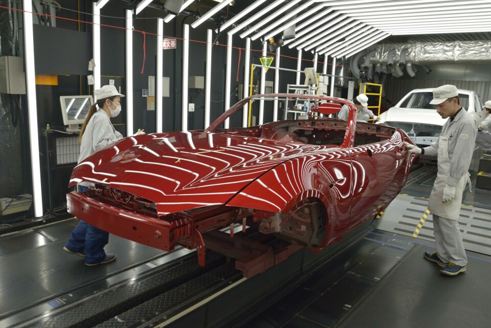 The development of the Takuminuri process has been important in enabling the application of the Soul Red paint coating in mass production Ujina_Plant_Hiroshima_Paint_Shop_Mazda_MX-5_2
