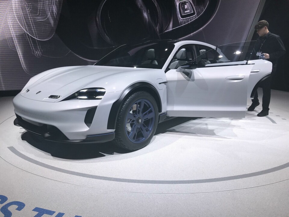 Geneva 2018: Porsche Mission E Cross Turismo concept img_4290