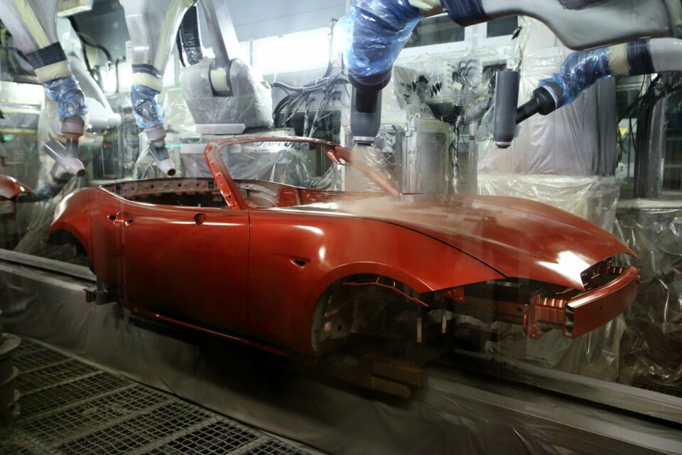 MX-5 gets Soul Red coating at Mazda’s Ujina plant Ujina_Plant_Hiroshima_Paint_Shop_Mazda_MX-5_3