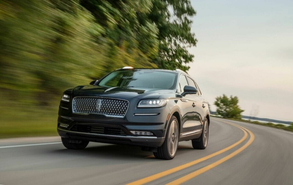 Design Review: 2021 Lincoln Nautilus 21_Lincoln_Nautilus_Flight_Blue_40