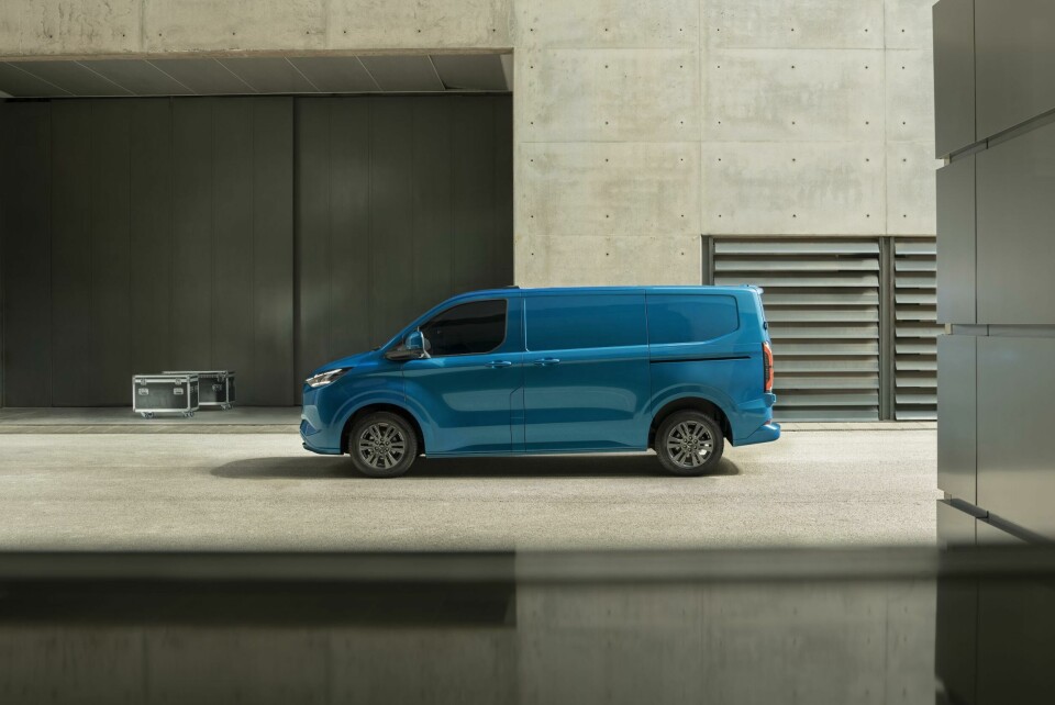 Dynamic and practical: the Ford E-Transit Custom 2022_FORD_E-TRANSIT_CUSTOM_12