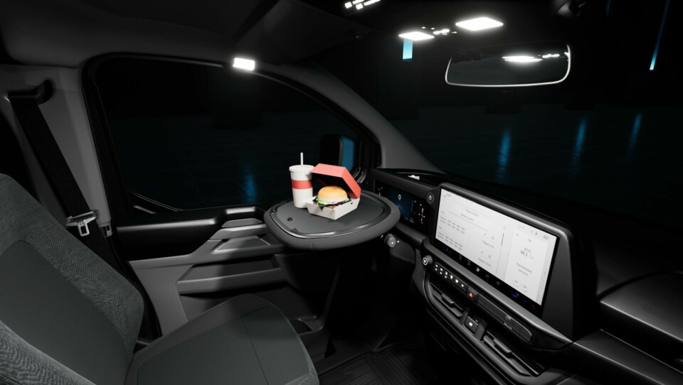 The tilting steering wheel in operation E-Transit_Custom-Mobile_Office_table