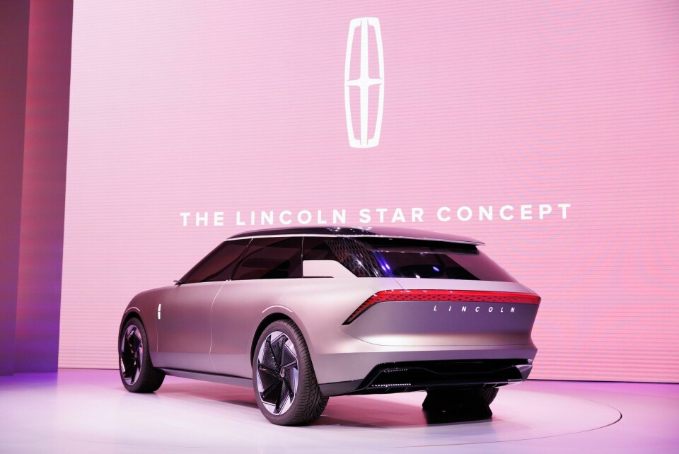 All about the light: the rear features a lightbar and illuminated logo Lincoln Star Concept reveal 1
