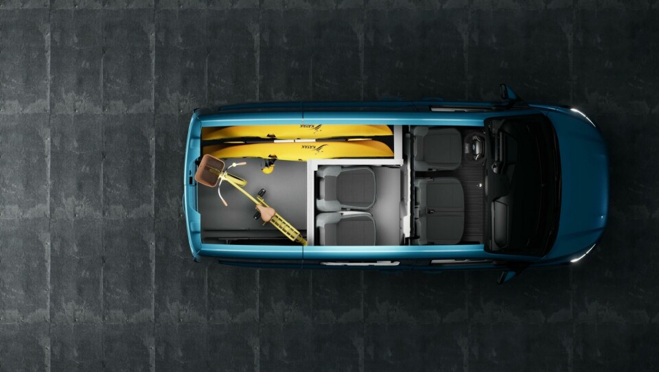 The L-shaped bulkhead allows longer load bay alongside a second row of seats E-Transit_Custom-L_Shaped_Bulkhead_loaded