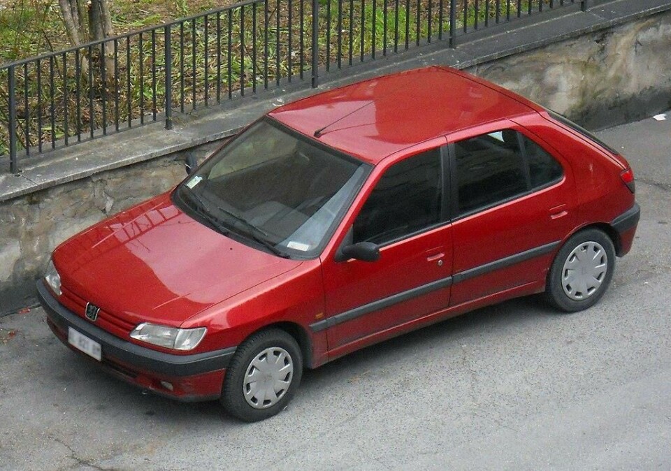 Not my exact first car; this one is in better nick. 1024px-1996_Peugeot_306