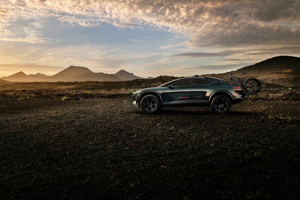 The colour theme was inspired by nature, or more specifically, fire and ice Audi Activesphere concept30625