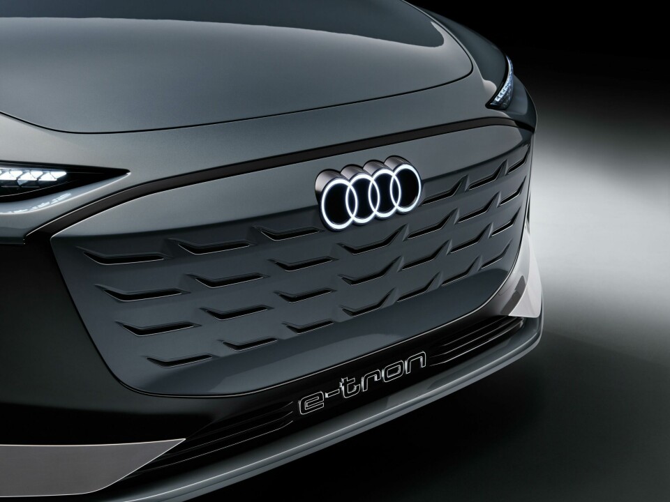 A singleframe grille area features a scale-like 3D pattern, drawing the eye to the famous four rings Audi A6 e-tron concept