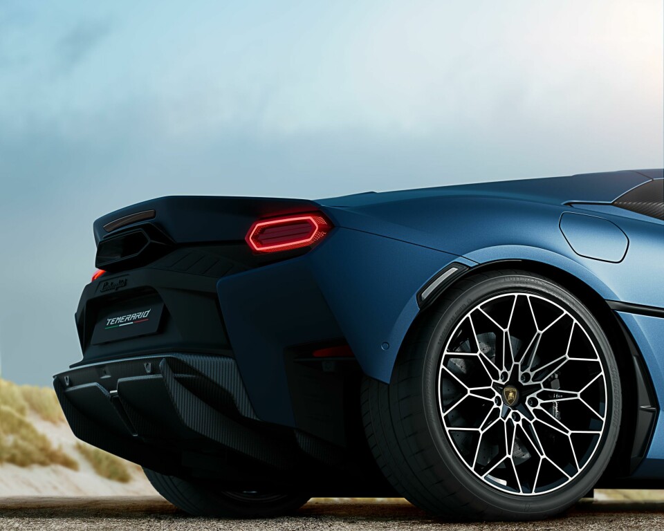 The rear wheels are more exposed than usual, inspired by a MotoGP superbike Lamborghini Temerario 14