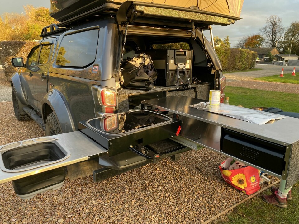 Fold out kitchen is useful – even more so when you remember to bring camping gas Isuzu DMax Basecamp AT35_0094
